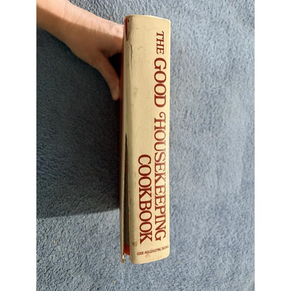 VINTAGE THE GOOD HOUSEKEEPING COOKBOOK EDITED BY ZOE‎ COULSON 1970's
